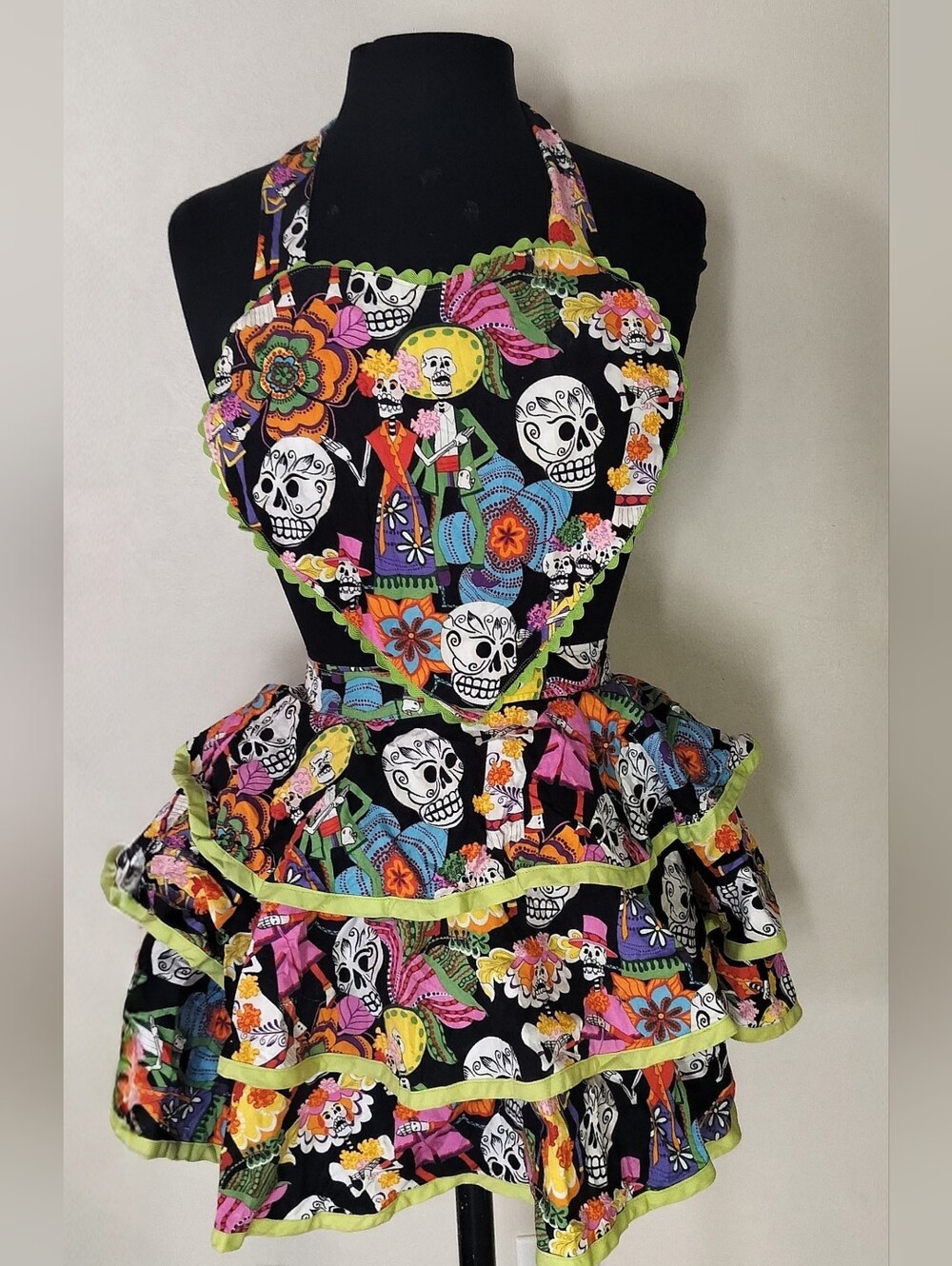 Women’s Black Day of the Dead Ruffled Apron with Colorful Floral Skulls